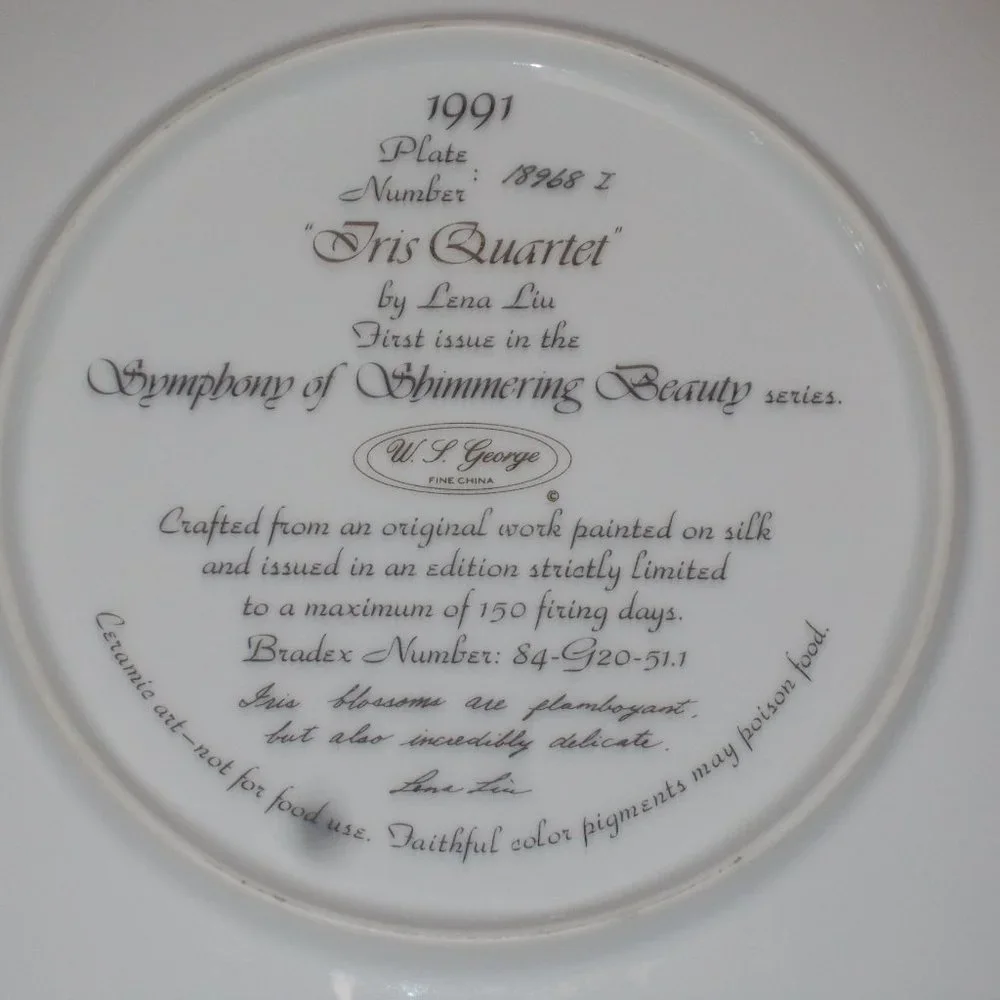 Gorgeous vintage plate by Lena Liu, numbered and signed, approximately 8 3/4" - Picture 3 of 3